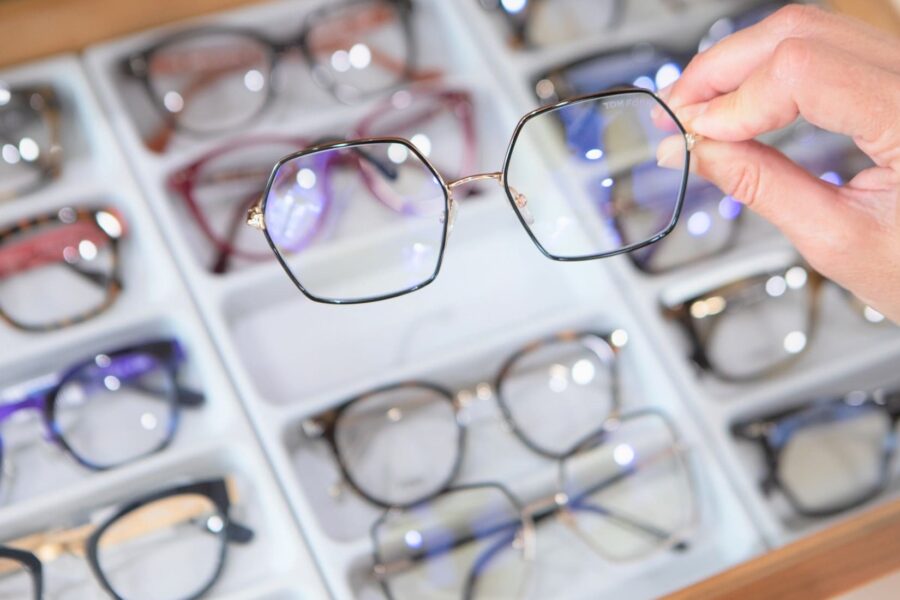 Asesoramiento estético en gafas en Valencia - selección horizontal